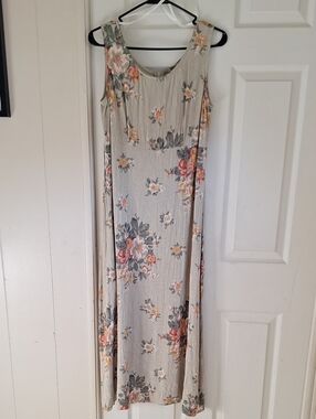 K & Company Women's Sage Green Crinkle Jacquard Floral Maxi Dress Size 10